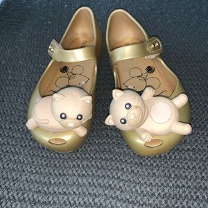 Euc Mini Mellisa playful cat shoes in gold.